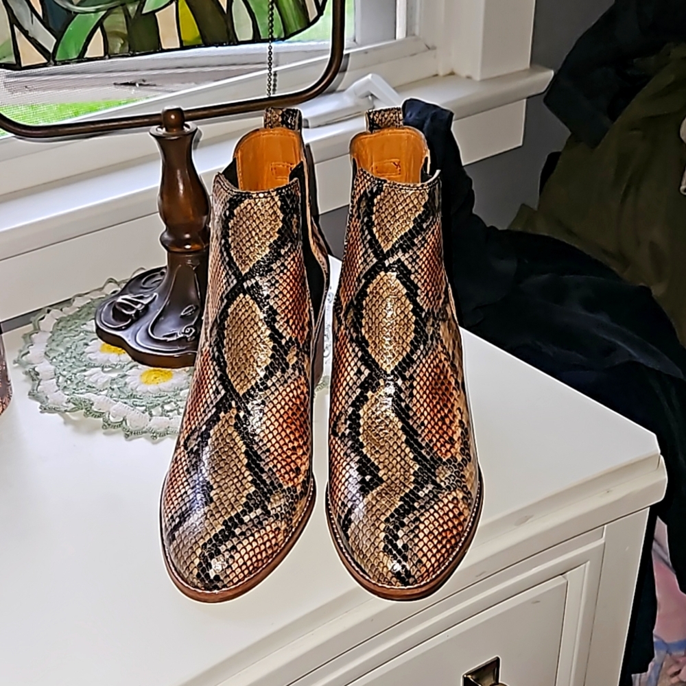 Madewell The Regan Boot in Snake Embossed Leather in Warm Ash Multi Size 10